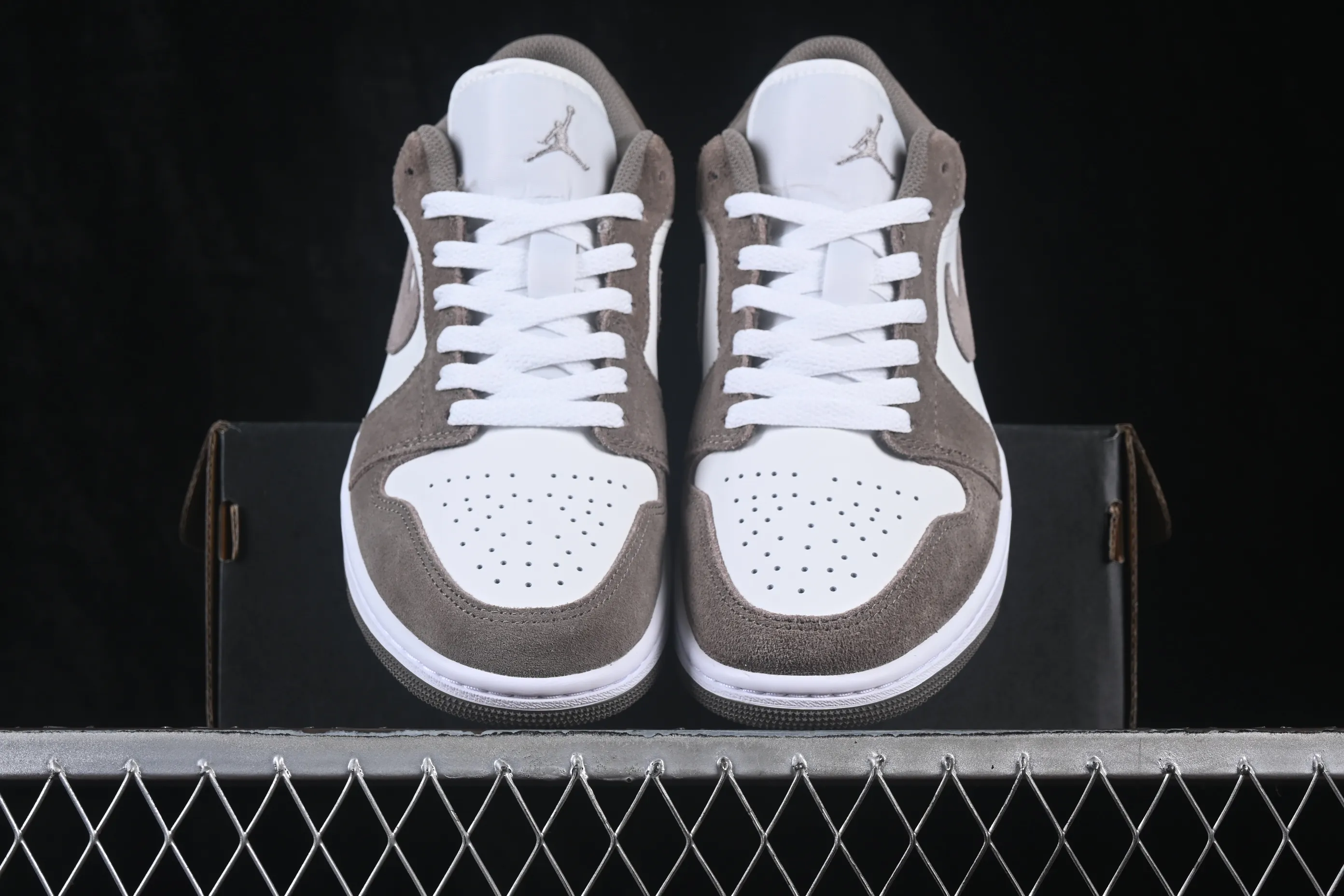 All categories Air Jordan Jordan series basketball shoes Air Jordan 1 Low G version pure original Air Jordan 1 Low AJ1 Joe 1 white gray low-top retro culture basketball shoes 553558-046